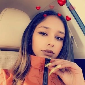 Meet your Posher, Monica